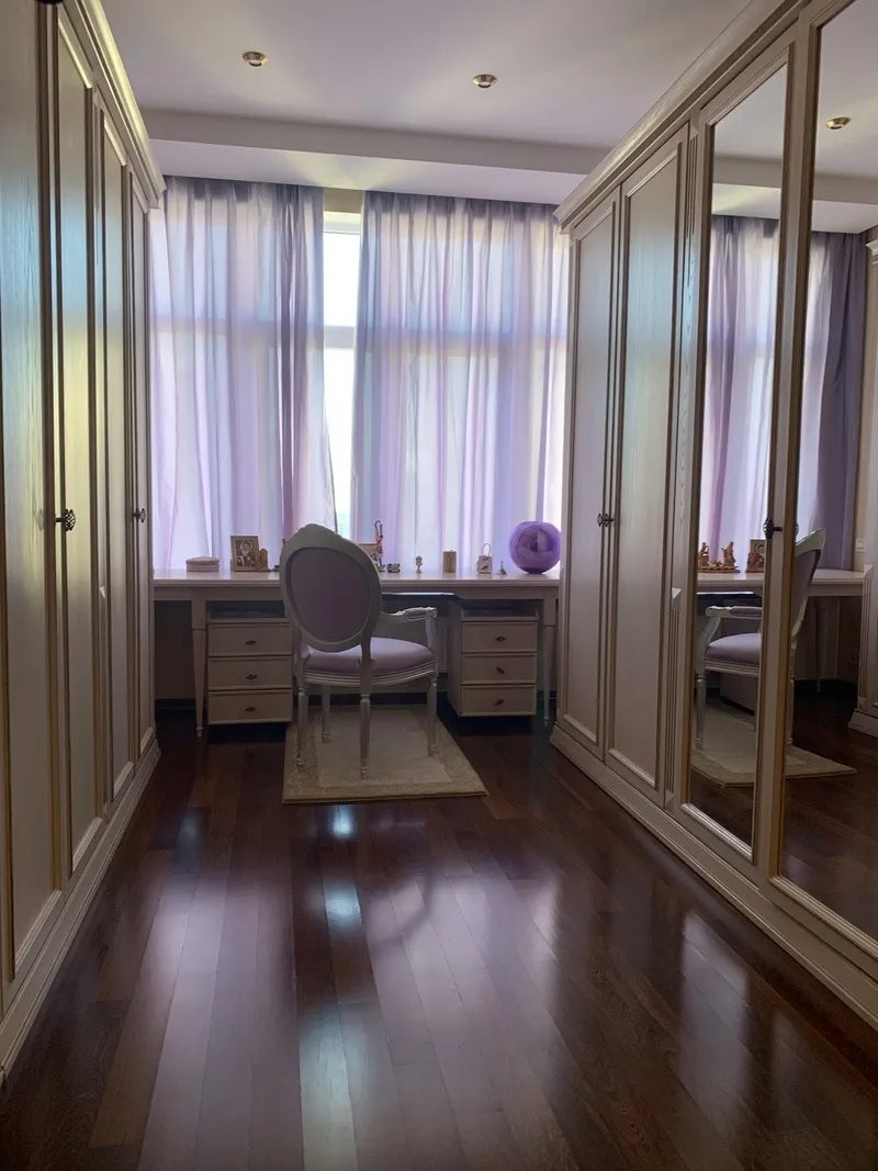 Apartments for sale. 3 rooms, 196 m², 7th floor/8 floors. 13, Uyutnaya ul., Odesa. 