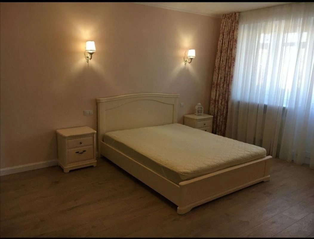 Apartments for sale. 2 rooms, 77 m², 4th floor/5 floors. 33, Bolshaya Arnautskaya ul., Odesa. 