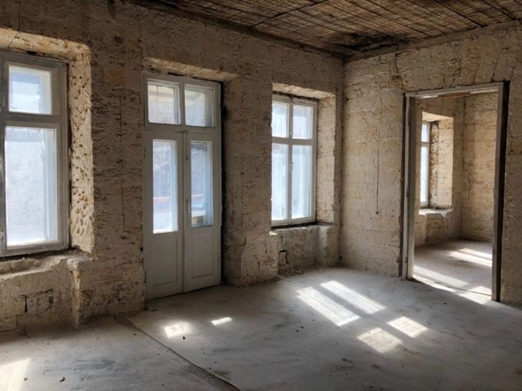 Продаж квартири. 6 rooms, 122 m², 2nd floor/2 floors. 110, Базарная ул., Одеса. 