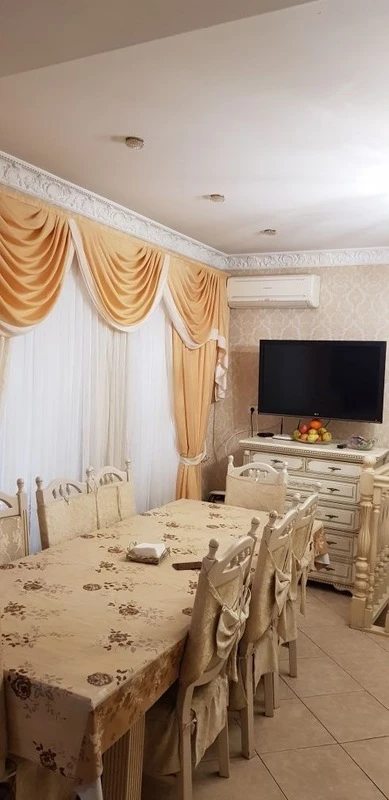 Apartments for sale. 6 rooms, 142 m², 1st floor/3 floors. Sofyevskaya ul., Odesa. 