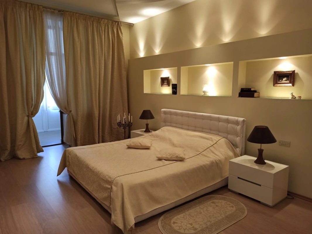 Apartments for sale. 4 rooms, 200 m², 5th floor/8 floors. 13, Azarova Vytse-Admyrala ul., Odesa. 