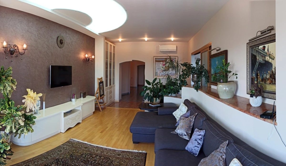 Продаж квартири. 4 rooms, 200 m², 5th floor/8 floors. 13, Азарова Вице-Адмирала ул., Одеса. 