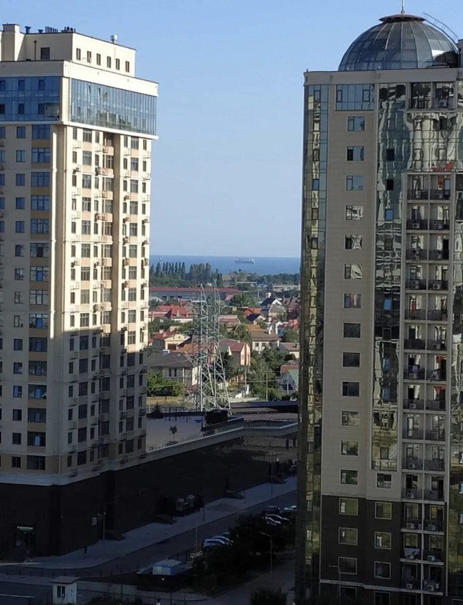Apartments for sale. 1 room, 43 m², 14 floor/20 floors. Zhemchuzhnaya ul., Odesa. 