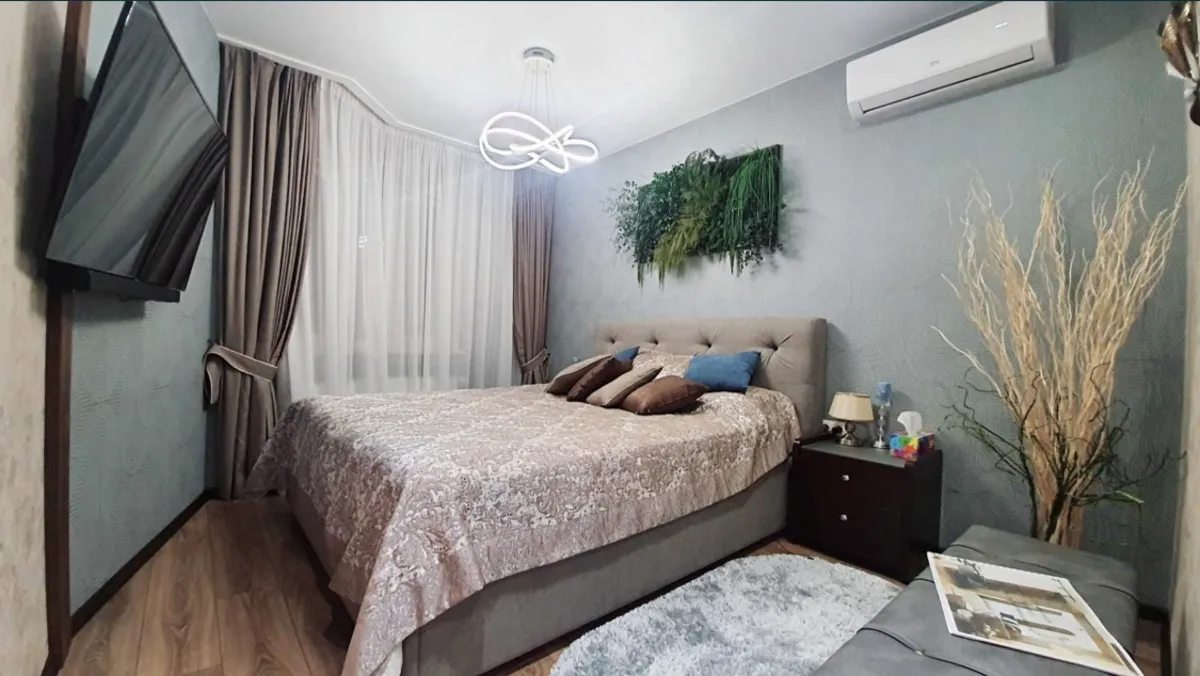 Apartments for sale. 1 room, 100 m², 22 floor/23 floors. 56, Zhabotynskoho ul., Odesa. 