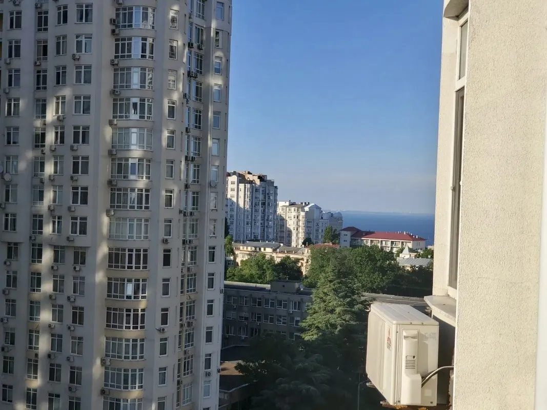 Продаж квартири. 3 rooms, 116 m², 11 floor/26 floors. 22, Французский б-р, Одеса. 