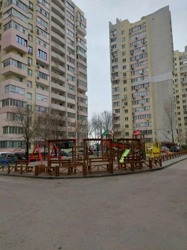 Apartments for sale. 2 rooms, 57 m², 13 floor/16 floors. 20, Pyshonovskaya ul., Odesa. 