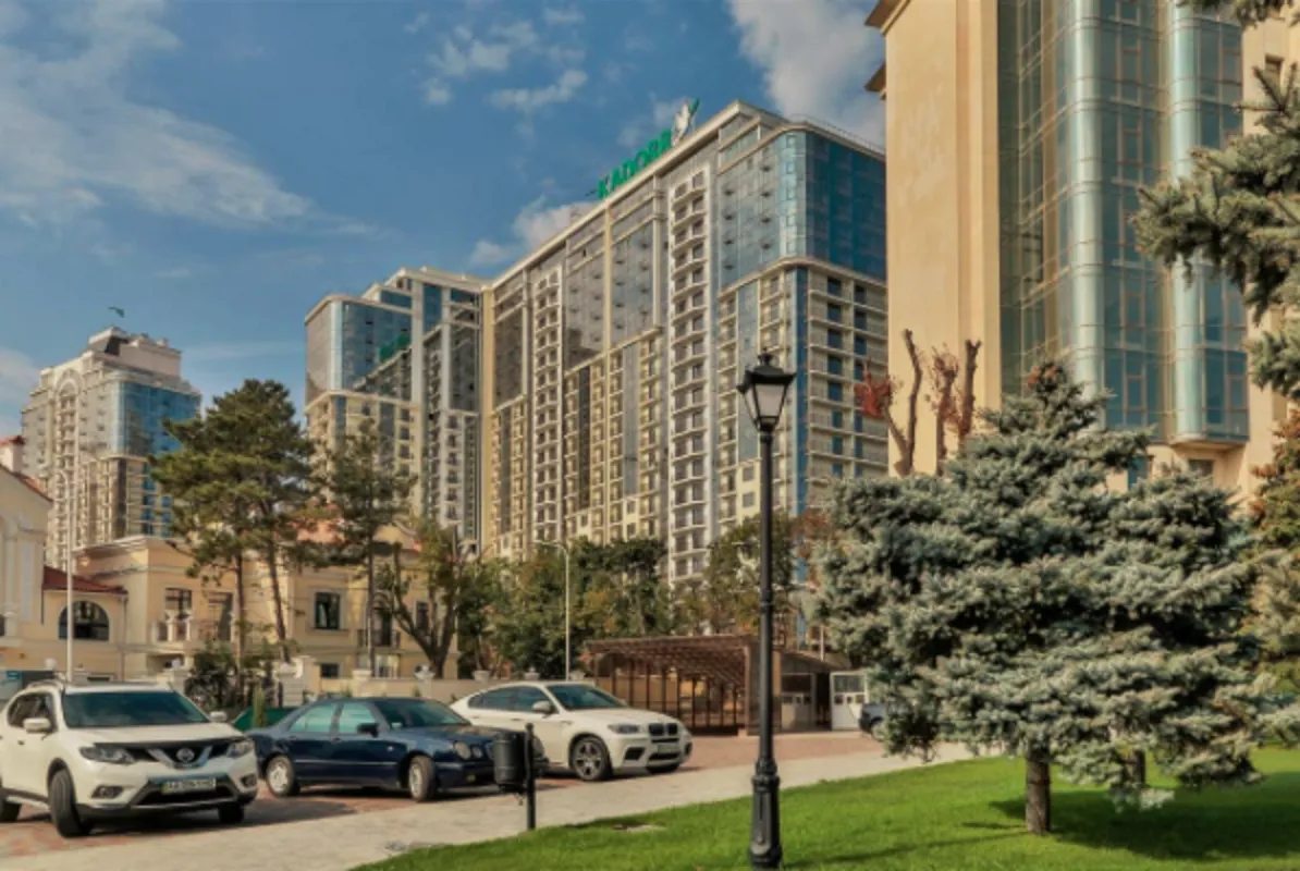 Продаж квартири. 2 rooms, 60 m², 1st floor/24 floors. 60, Французский б-р, Одеса. 