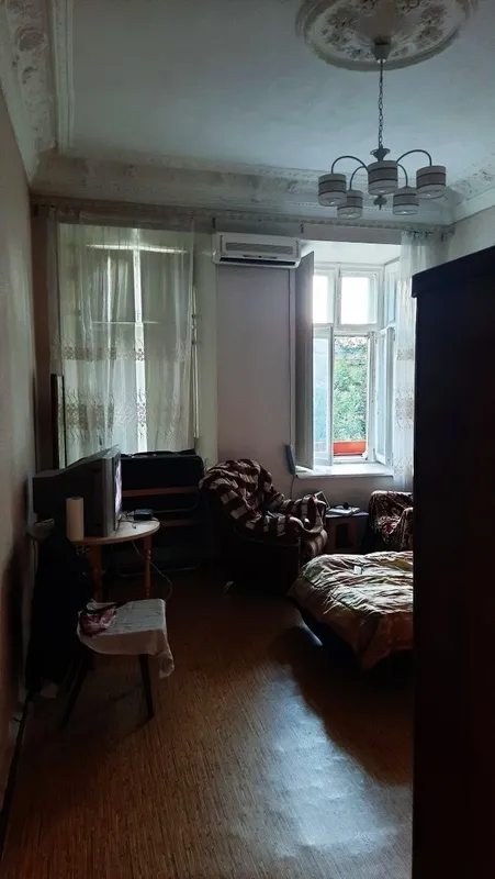 Apartments for sale. 3 rooms, 73 m², 3rd floor/4 floors. Uspenskaya ul., Odesa. 