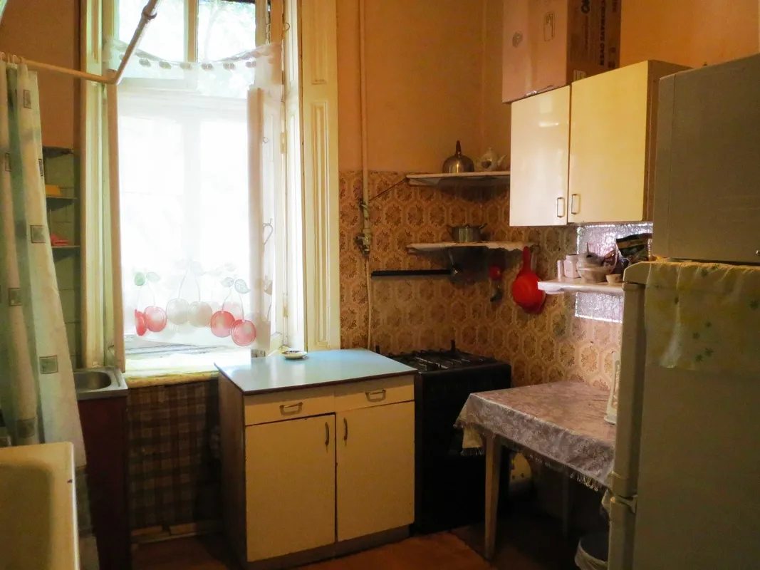 Apartments for sale. 3 rooms, 73 m², 3rd floor/4 floors. Uspenskaya ul., Odesa. 