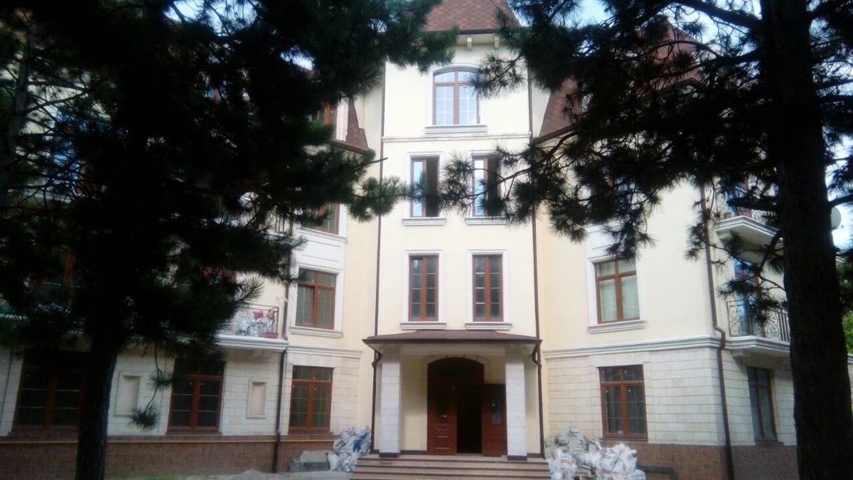 Apartments for sale. 2 rooms, 76 m², 3rd floor/4 floors. 71, Bolshoy Fontan  Fontanskaya Doroha , Odesa. 