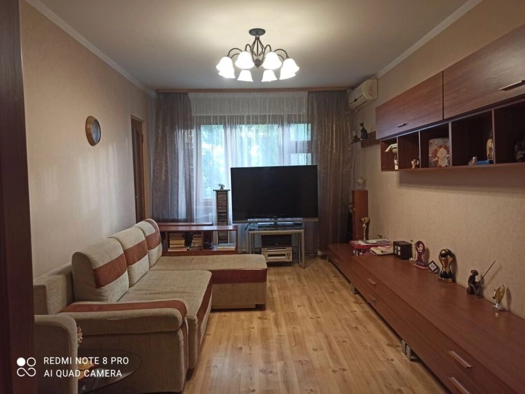 Apartments for sale. 3 rooms, 70 m², 8th floor/9 floors. 24, Hlushko Akademyka pr., Odesa. 