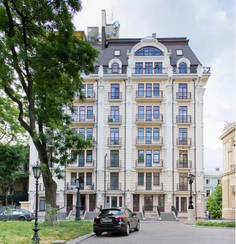 Продаж квартири. 2 rooms, 105 m², 7th floor/8 floors. 9, Чайковского пер., Одеса. 