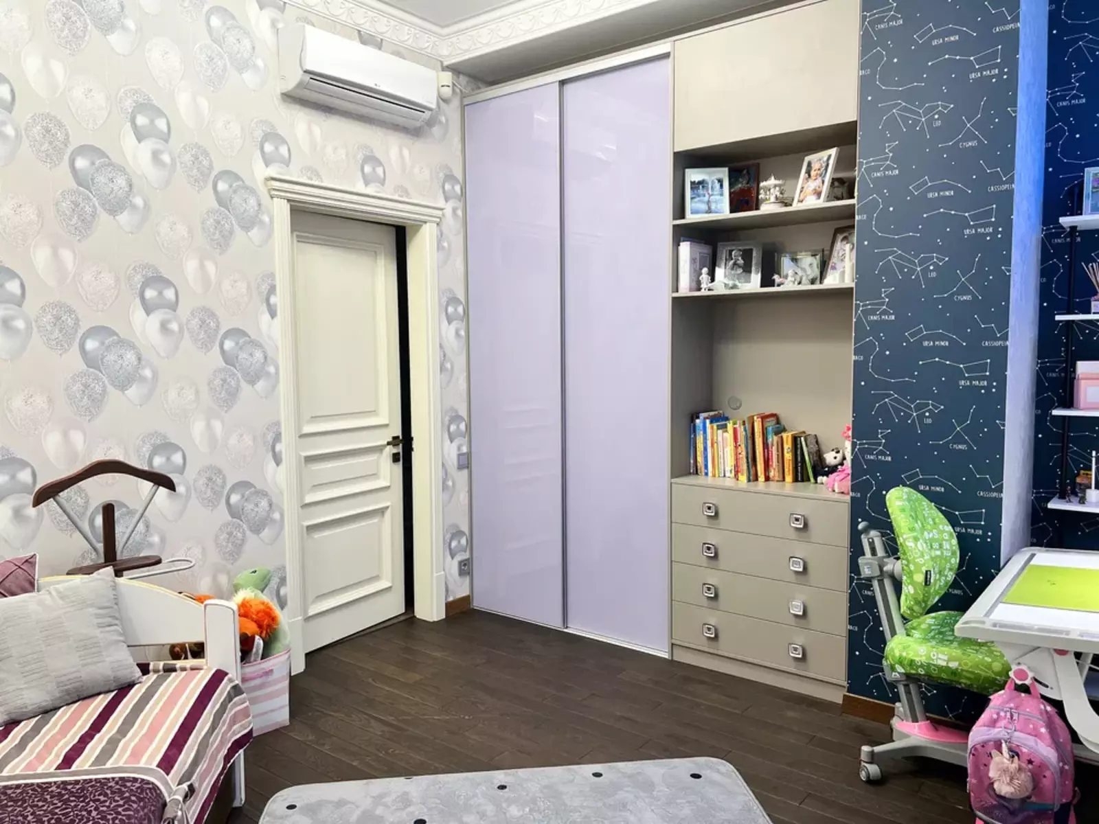 Apartments for sale. 3 rooms, 156 m², 7th floor/7 floors. 4, Nechypurenko per., Odesa. 