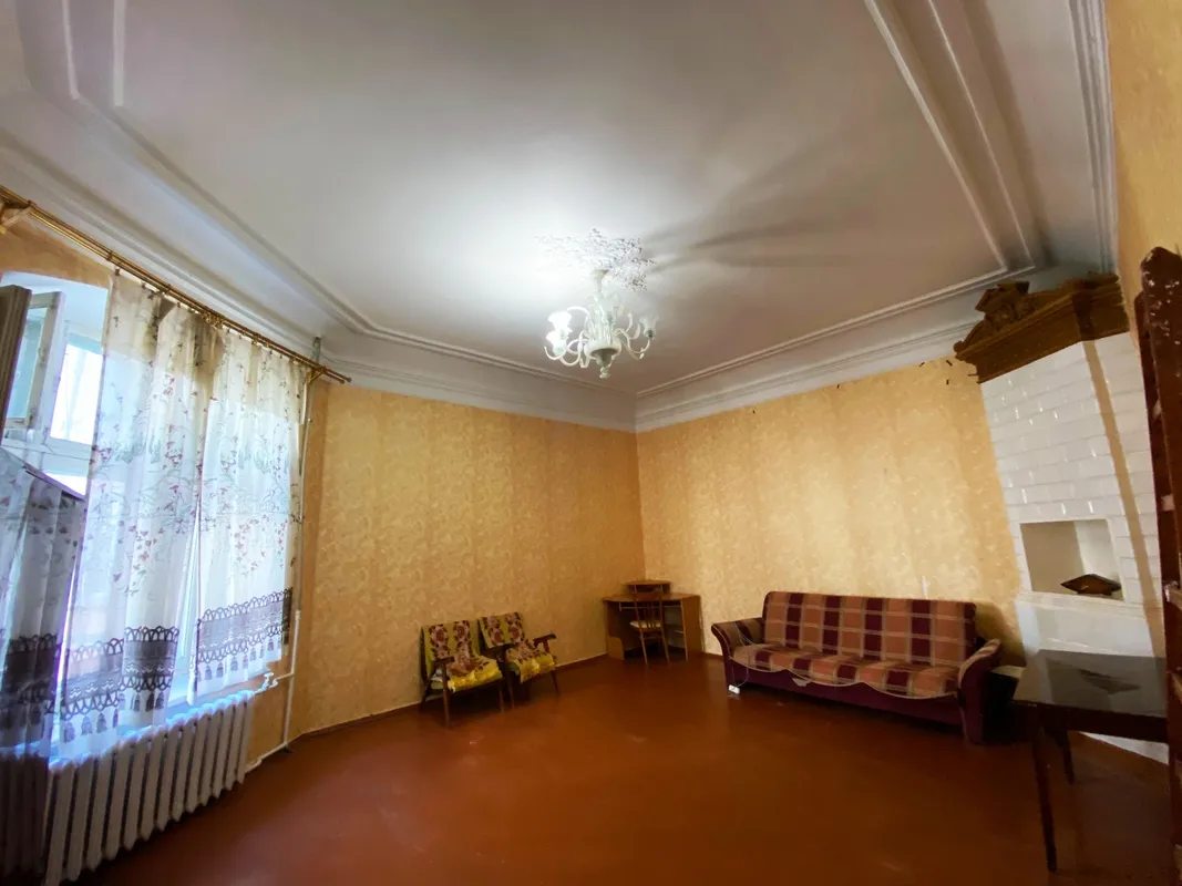 Apartments for sale. 1 room, 70 m², 2nd floor/4 floors. Torhovaya ul., Odesa. 