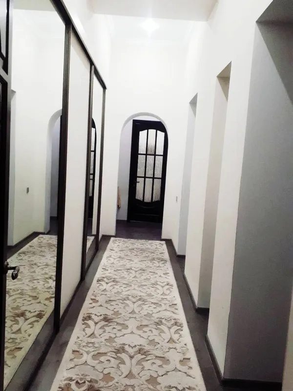 Apartments for sale. 3 rooms, 100 m², 2nd floor/4 floors. Derybasovskaya ul., Odesa. 