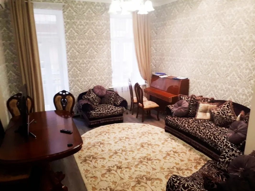 Apartments for sale. 3 rooms, 100 m², 2nd floor/4 floors. Derybasovskaya ul., Odesa. 