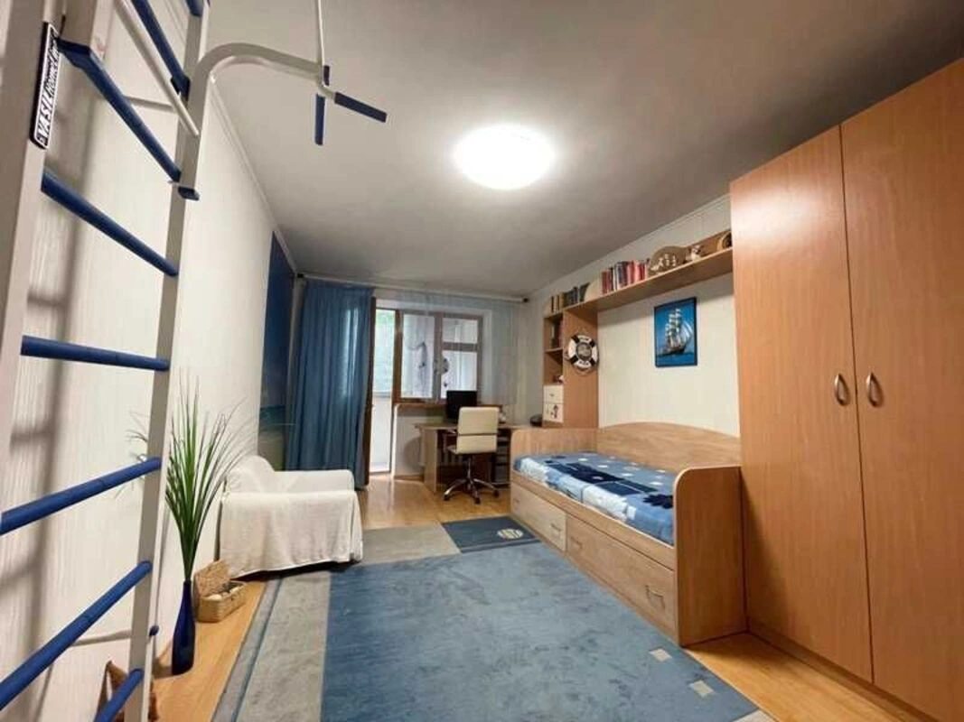 Продаж квартири. 3 rooms, 65 m², 2nd floor/5 floors. 29, Глушко Академика пр., Одеса. 