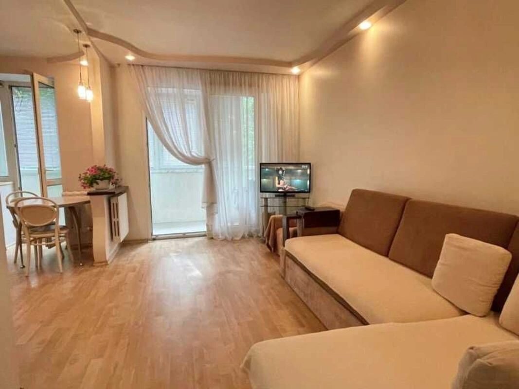Продаж квартири. 3 rooms, 65 m², 2nd floor/5 floors. 29, Глушко Академика пр., Одеса. 