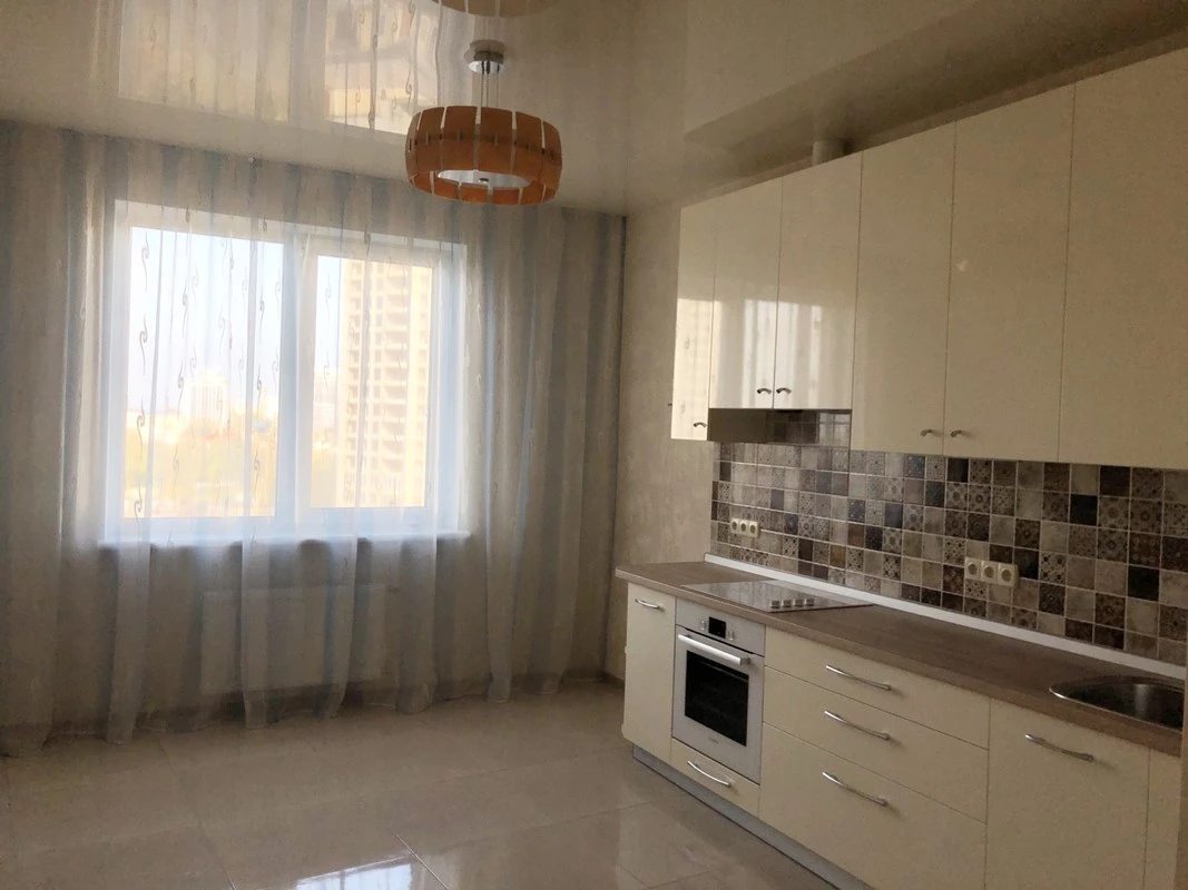 Продаж квартири. 1 room, 46 m², 12 floor/25 floors. 3, Генуэзская ул., Одеса. 