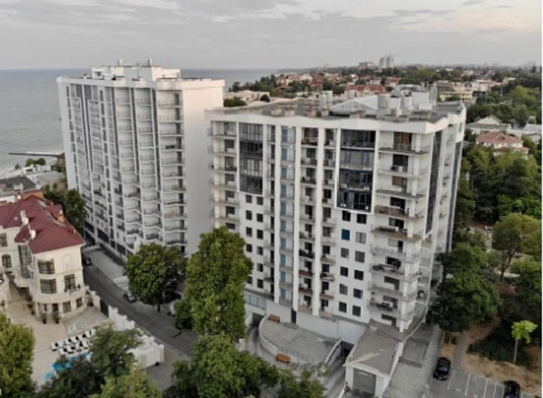 Apartments for sale. 1 room, 52 m², 2nd floor/12 floors. 1, Vannyy per., Odesa. 