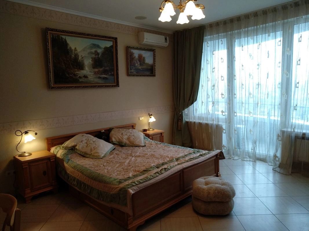 Apartments for sale. 4 rooms, 215 m², 14 floor/17 floors. 1, Lyteraturnaya ul., Odesa. 