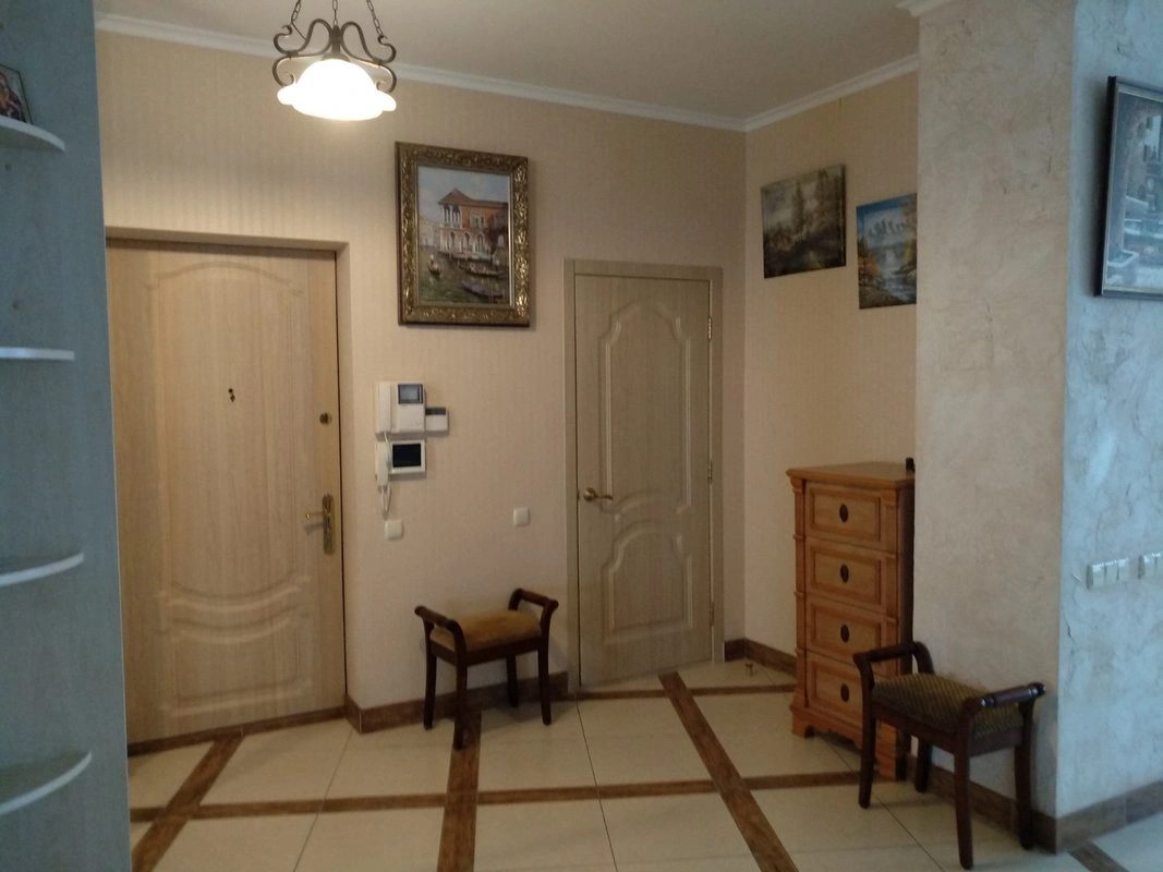 Продаж квартири. 4 rooms, 215 m², 14 floor/17 floors. 1, Литературная ул., Одеса. 