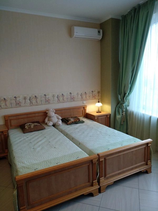 Apartments for sale. 4 rooms, 215 m², 14 floor/17 floors. 1, Lyteraturnaya ul., Odesa. 