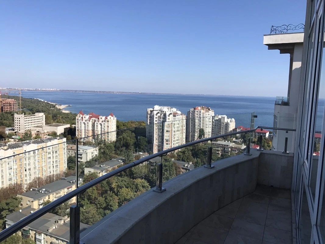 Apartments for sale. 3 rooms, 110 m², 22 floor/23 floors. 22, Frantsuzskyy b-r, Odesa. 