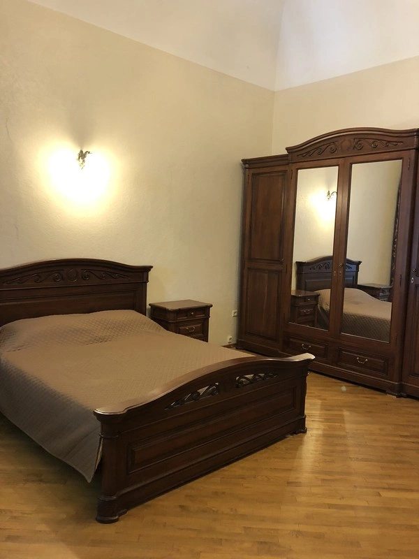 Apartments for sale. 3 rooms, 116 m², 2nd floor/3 floors. 6, Pushkynskaya ul., Odesa. 