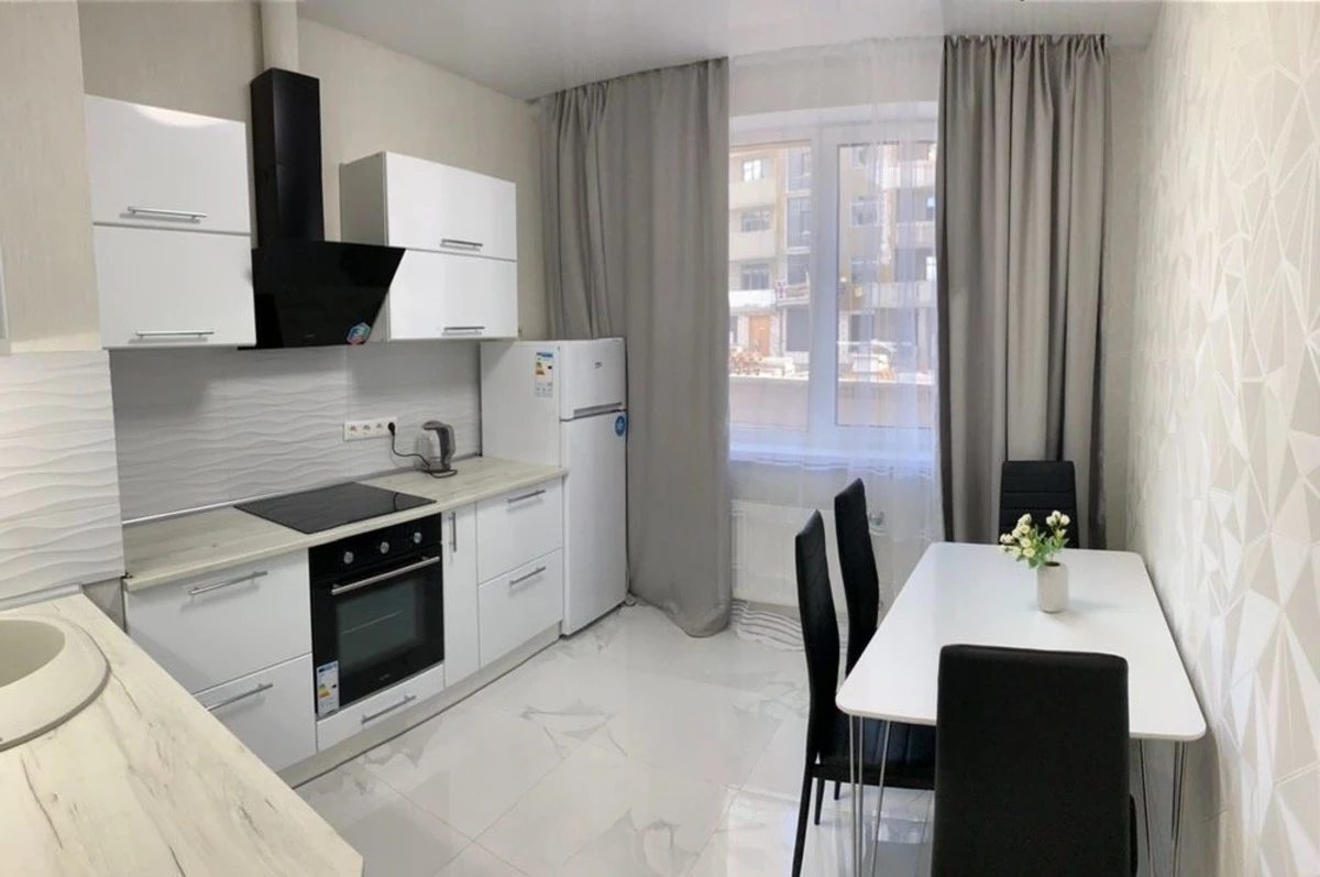 Apartments for sale. 1 room, 40 m², 3rd floor/25 floors. 3, Henuezskaya ul., Odesa. 