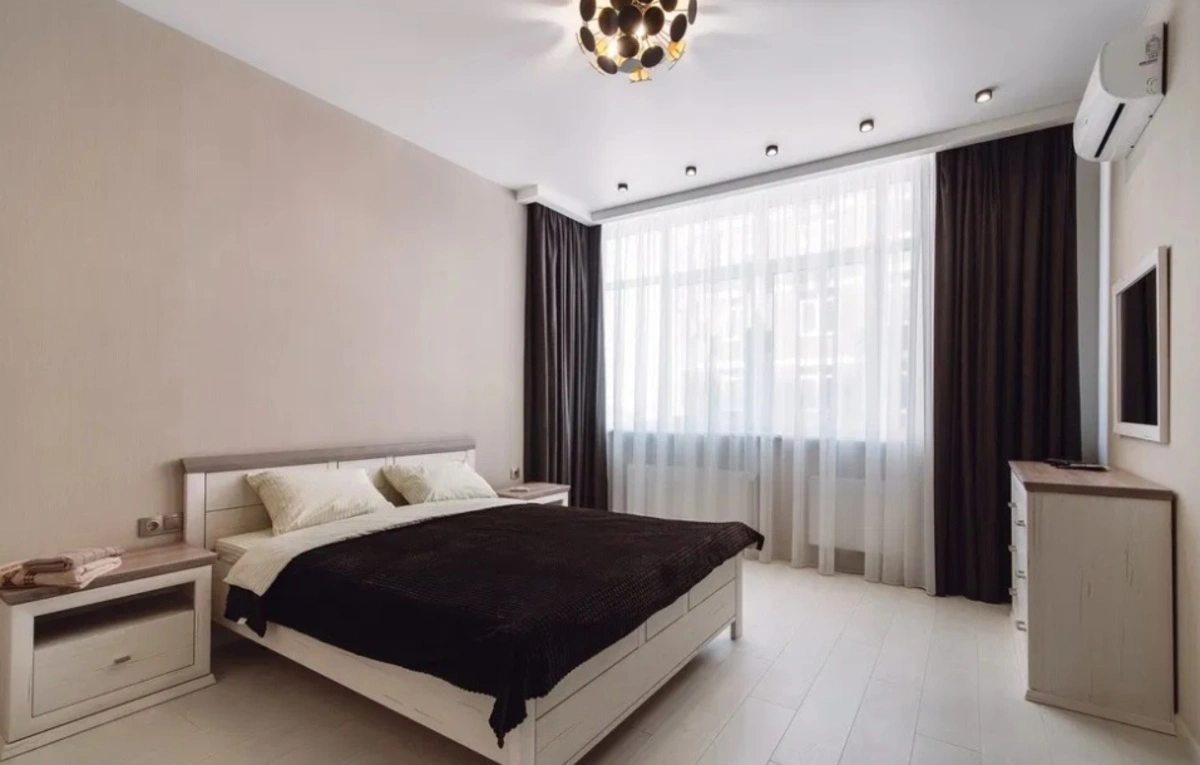 Apartments for sale. 2 rooms, 63 m², 11 floor/24 floors. 26, Frantsuzskyy b-r, Odesa. 
