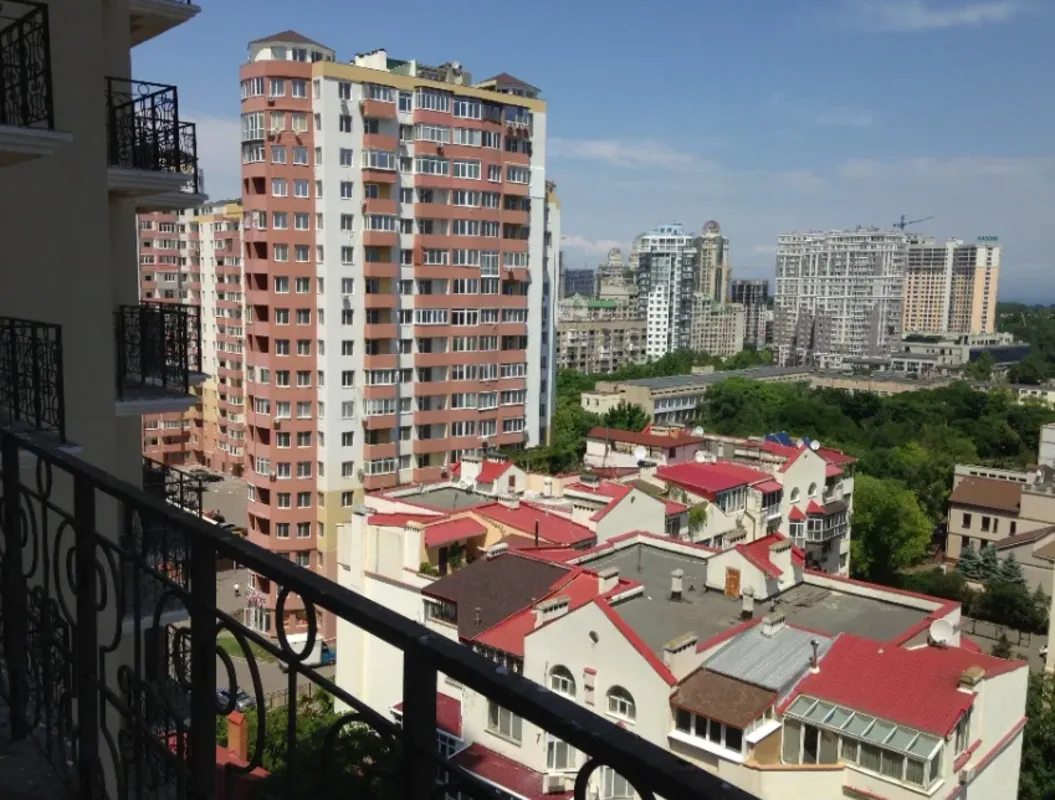 Продаж квартири. 3 rooms, 105 m², 12 floor/26 floors. 23, Педагогическая ул., Одеса. 