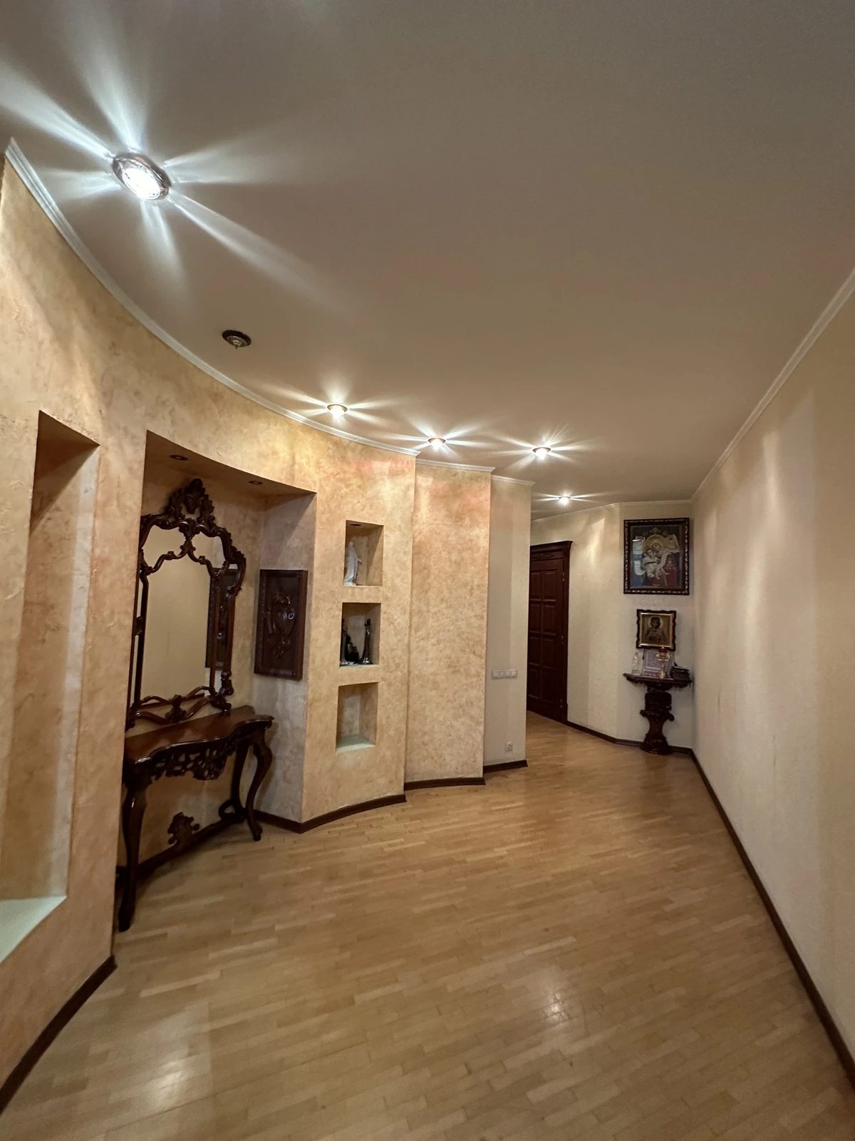 Apartments for sale. 4 rooms, 245 m², 4th floor/12 floors. 49, Dunaeva per., Odesa. 