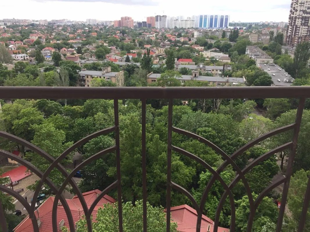 Apartments for sale. 2 rooms, 66 m², 14 floor/16 floors. 49, Bolshoy Fontan Fontanskaya Doroha , Odesa. 
