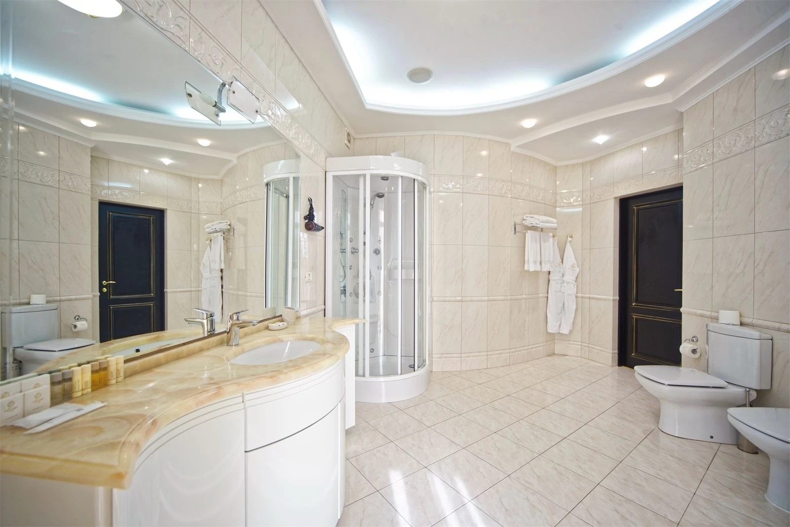 House for sale. 700 m², 2 floors. Vannyy per., Odesa. 