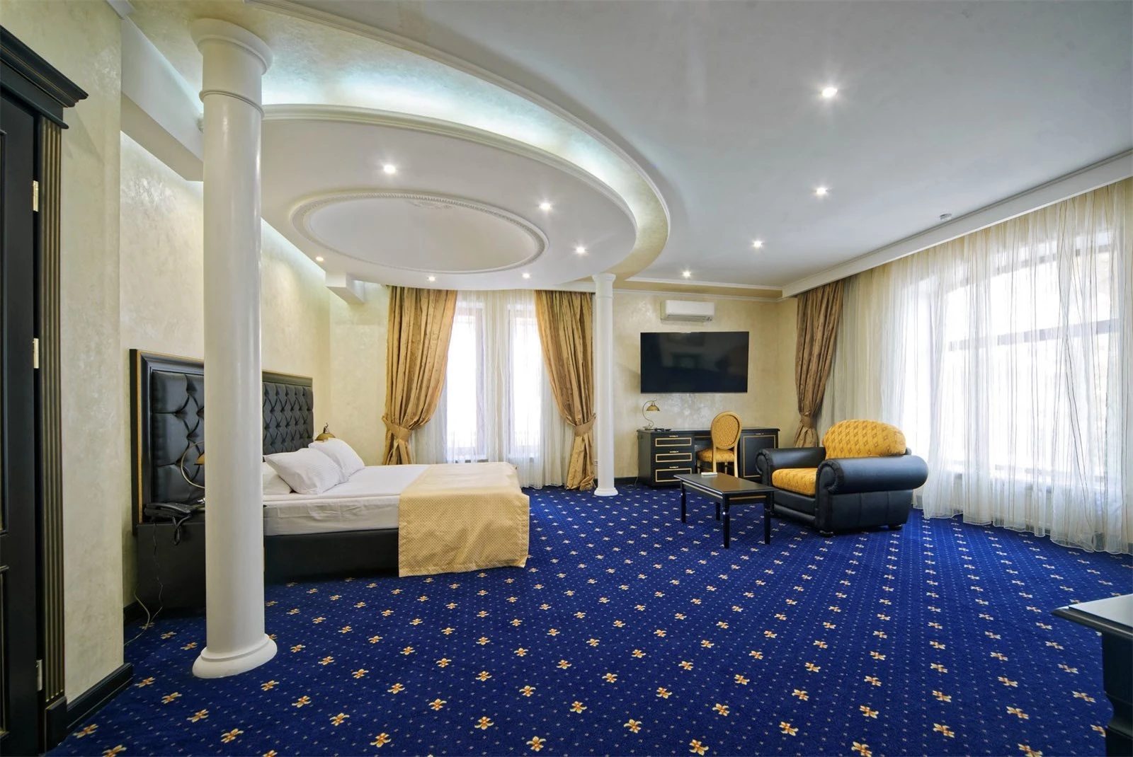 House for sale. 700 m², 2 floors. Vannyy per., Odesa. 