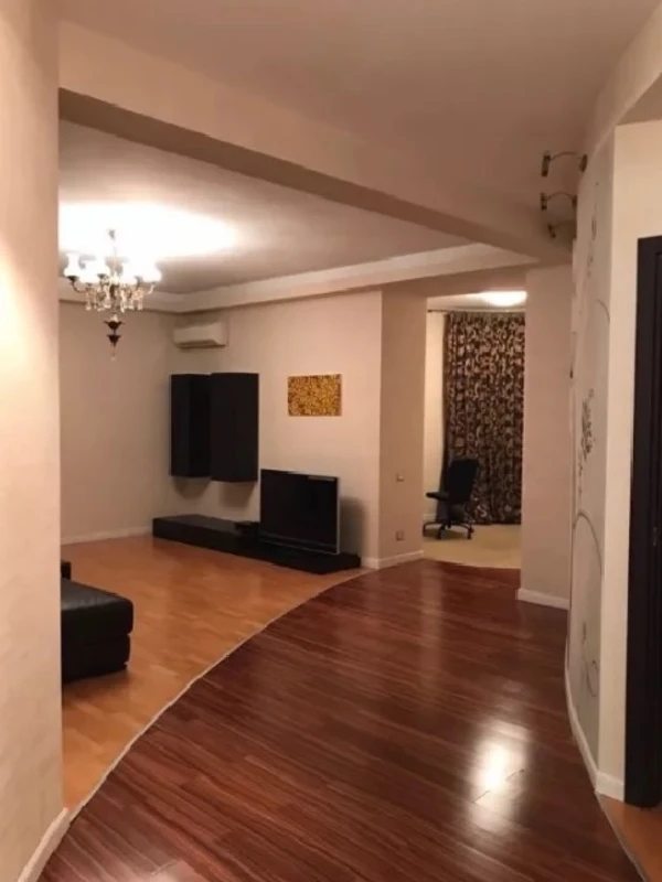Apartments for sale. 2 rooms, 103 m², 2nd floor/10 floors. 6, Mukachevskyy per., Odesa. 