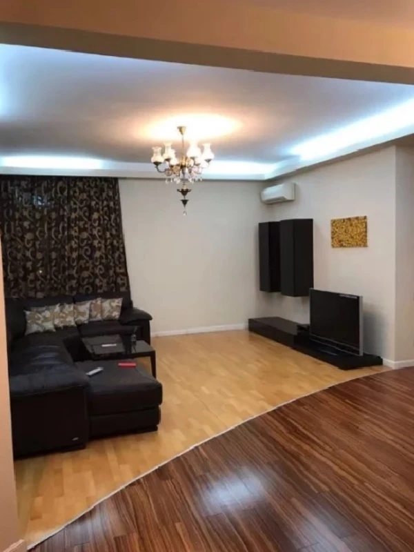 Продаж квартири. 2 rooms, 103 m², 2nd floor/10 floors. 6, Мукачевский пер., Одеса. 