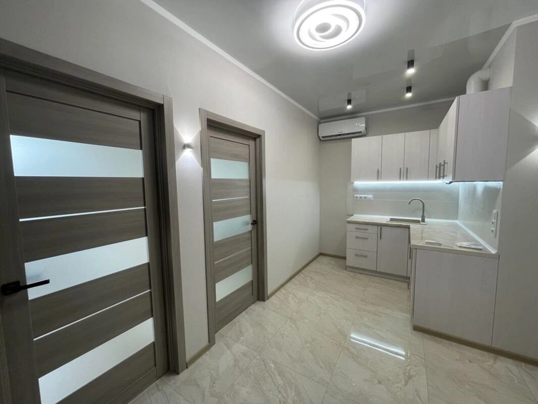 Продаж квартири 2 кімнати, 47 m², 17 пов./25 поверхів. 3, Котовского Пос. / Сахарова ул., Одеса. 