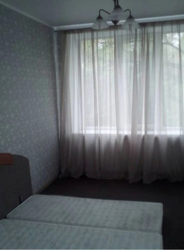 Apartments for sale. 4 rooms, 100 m², 4th floor/5 floors. 12, Frantsuzskyy b-r, Odesa. 