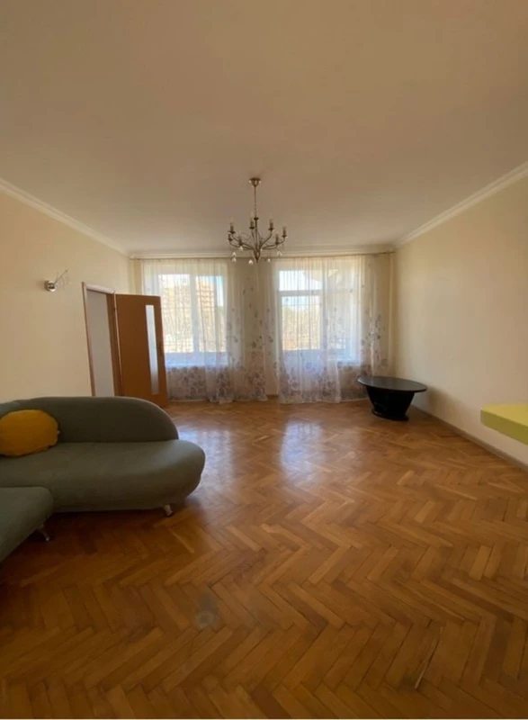 Продаж квартири. 4 rooms, 100 m², 4th floor/5 floors. 12, Французский б-р, Одеса. 