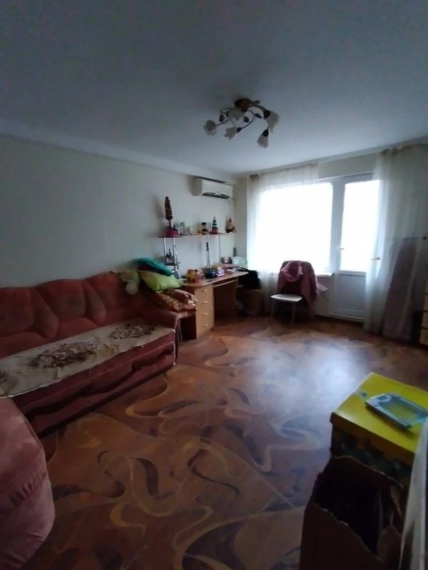Apartments for sale. 3 rooms, 59 m², 2nd floor/5 floors. 68, Koroleva Akademyka ul., Odesa. 