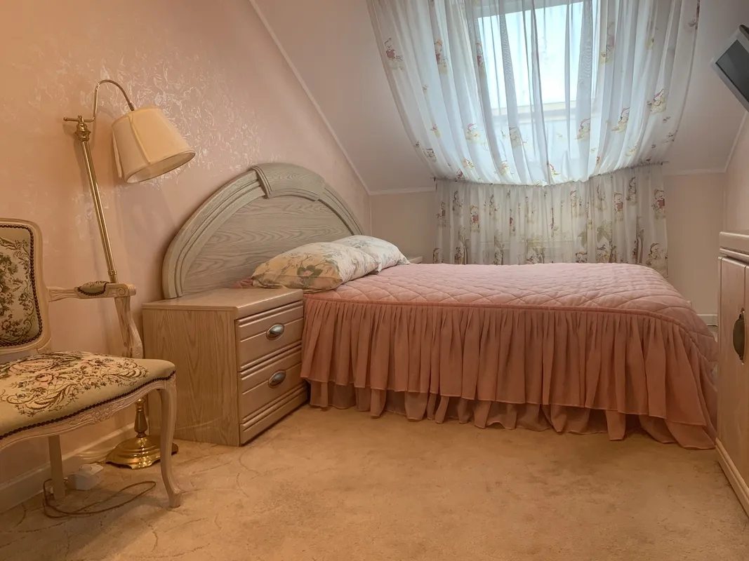 Apartments for sale. 5 rooms, 346 m², 4th floor/4 floors. Ekaterynynskaya ul., Odesa. 