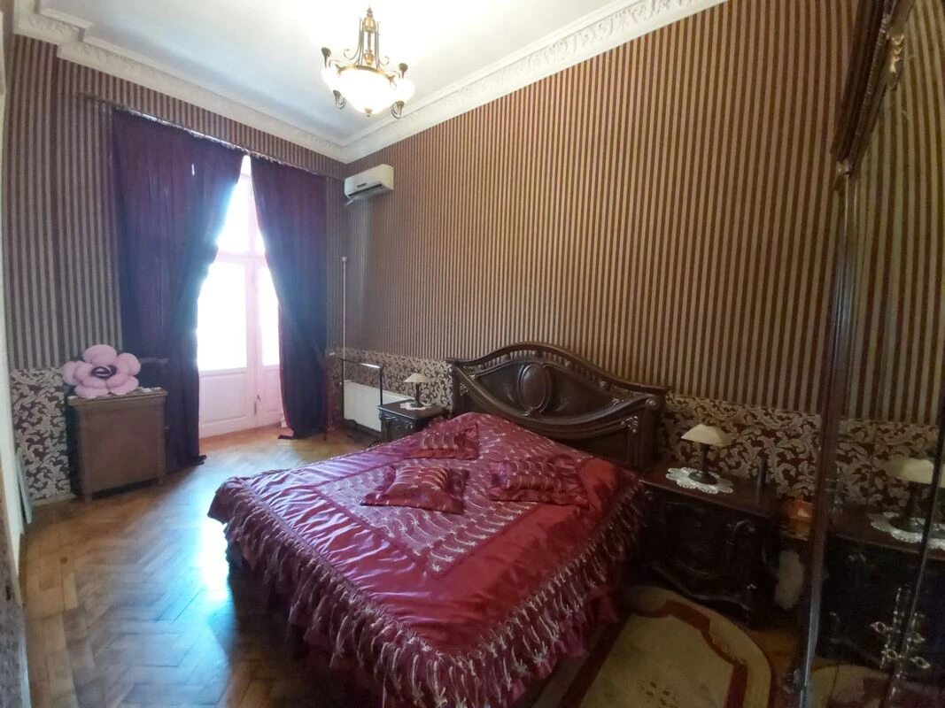 4-х комнатная квартира на Троицкой/Маразлиевской для ценителей Одесской классики, простора и моря!