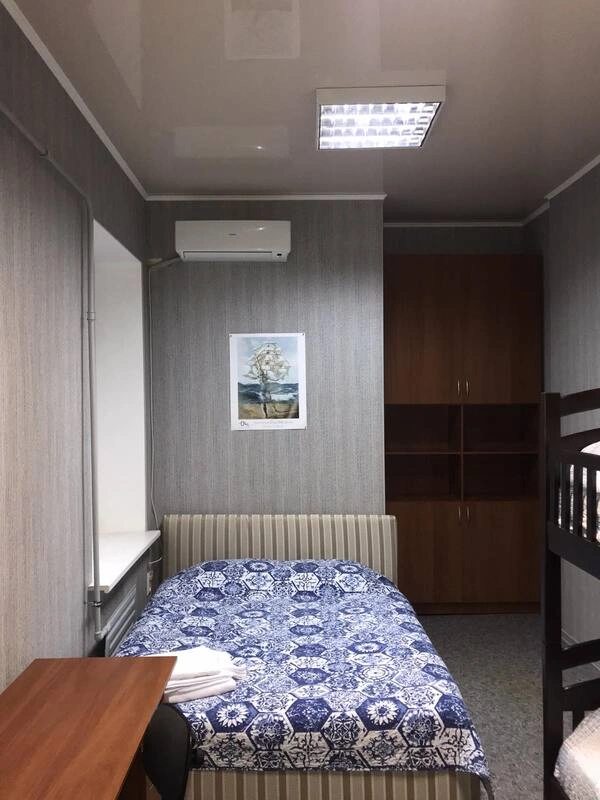 Apartments for sale. 3 rooms, 73 m², 1st floor/3 floors. 17, Koblevskaya ul., Odesa. 