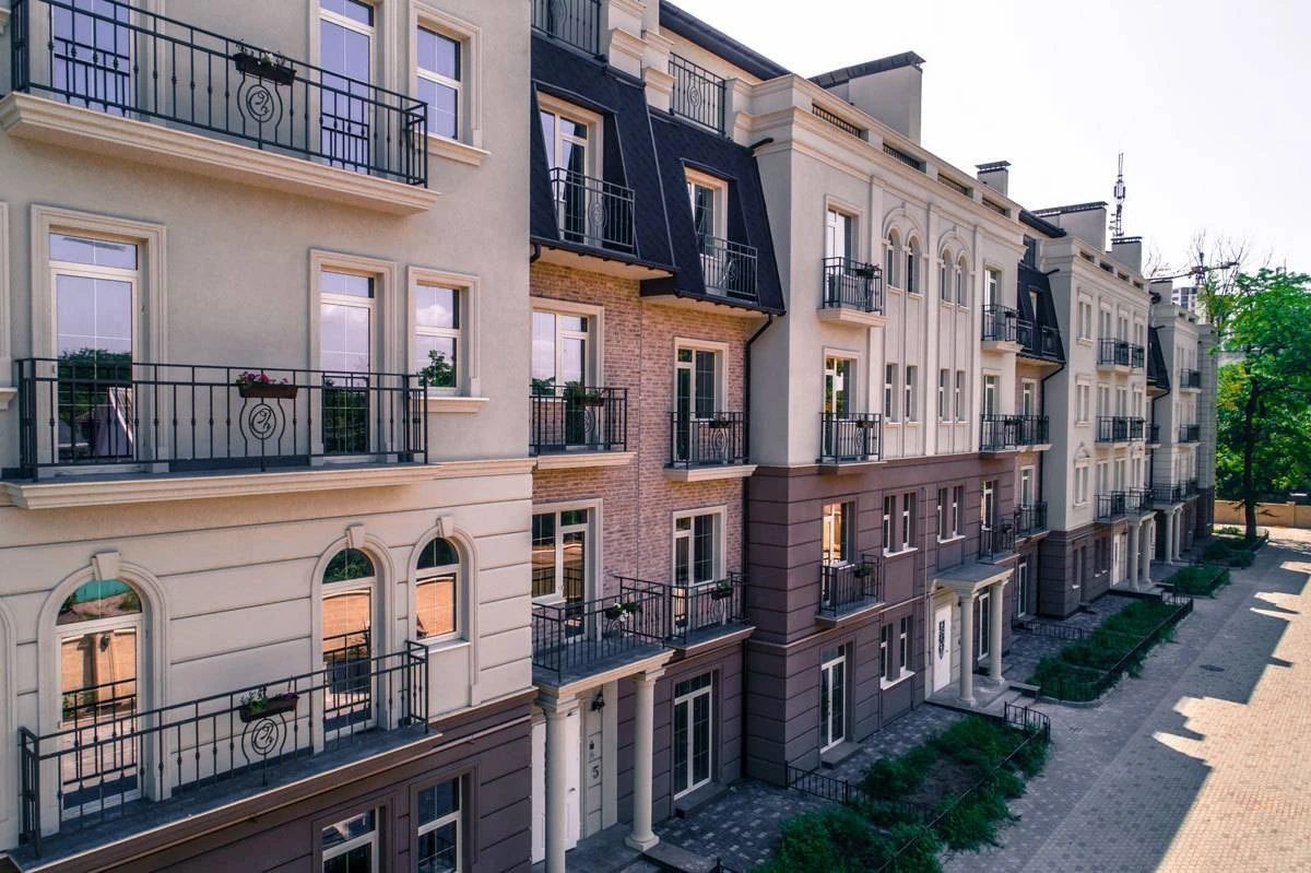 Apartments for sale. 2 rooms, 75 m², 3rd floor/5 floors. 4, Mayskyy 4 per., Odesa. 