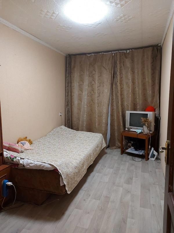Apartments for sale. 3 rooms, 56 m², 4th floor/9 floors. 16, Hlushko Akademyka pr., Odesa. 