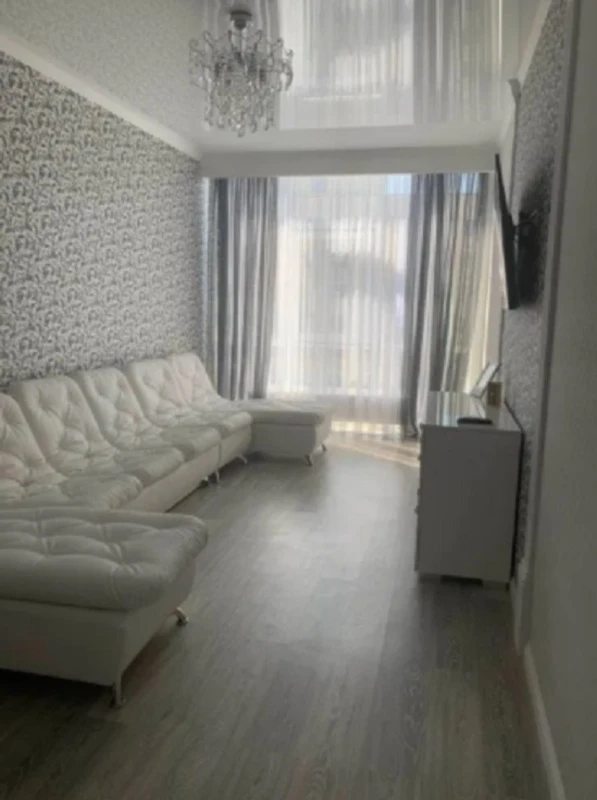 Apartments for sale. 3 rooms, 99 m², 16 floor/18 floors. 4, Zhemchuzhnaya , Odesa. 