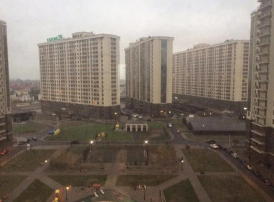 Apartments for sale. 2 rooms, 76 m², 10th floor/17 floors. 3, Zhemchuzhnaya ul., Odesa. 