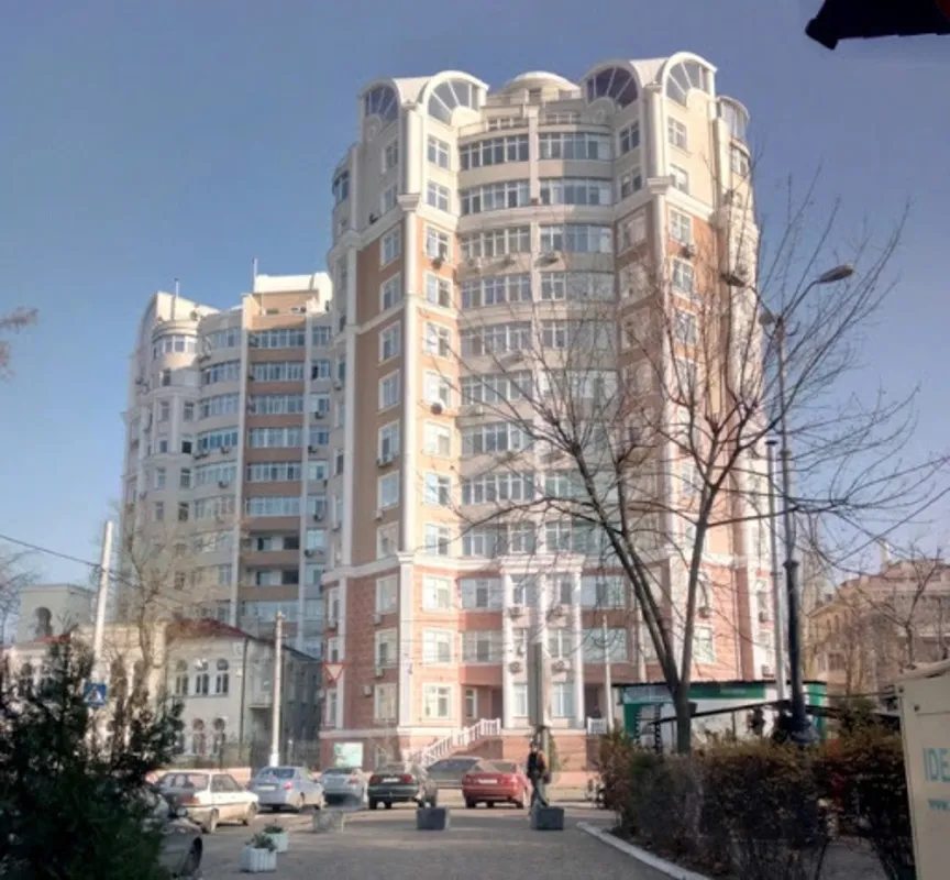 Продаж квартири. 2 rooms, 104 m², 6th floor/10 floors. 9, Кирпичный пер., Одеса. 